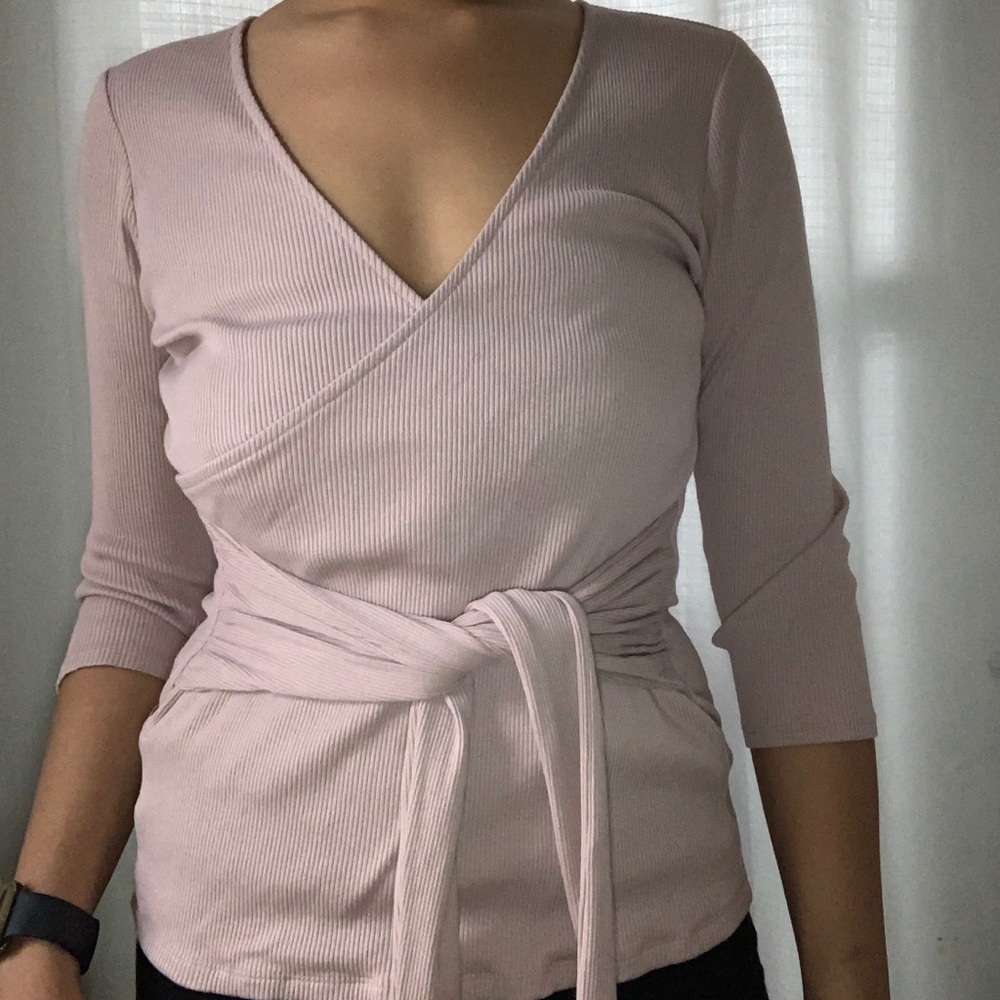 EXPRESS- Pink 3/4 Sleeve Ribbed V Neck- Large